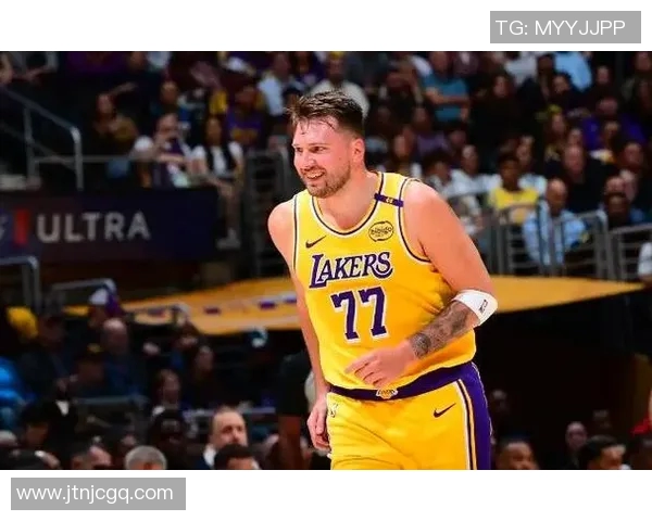 足球明星与篮球明星的时尚风格对比与潮流演变探讨 足球明星与篮球明星的时尚风格对比与潮流演变探讨