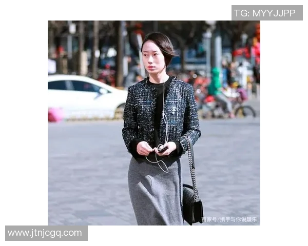 足球明星时尚穿搭解析领略球场外的潮流风采与个性魅力 足球明星时尚穿搭解析领略球场外的潮流风采与个性魅力